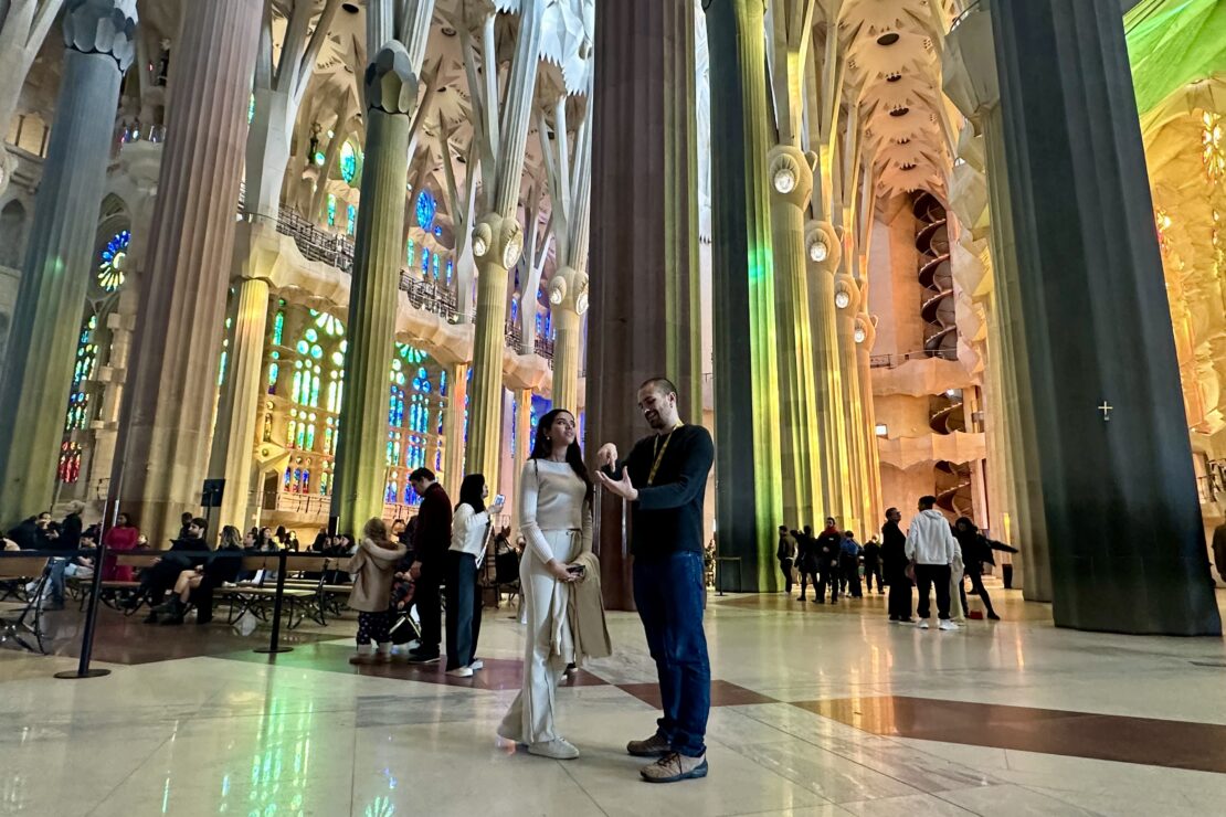 sagrada-familia-tour-interior-central-nave-columns